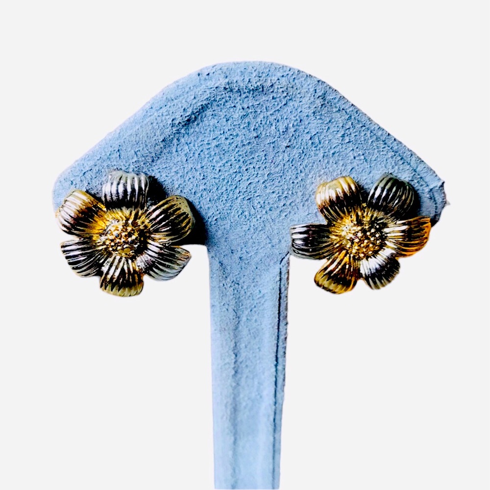 VTG Vintage Costume Gold & Silver Tone Flower Floral Clip On Floral Earrings